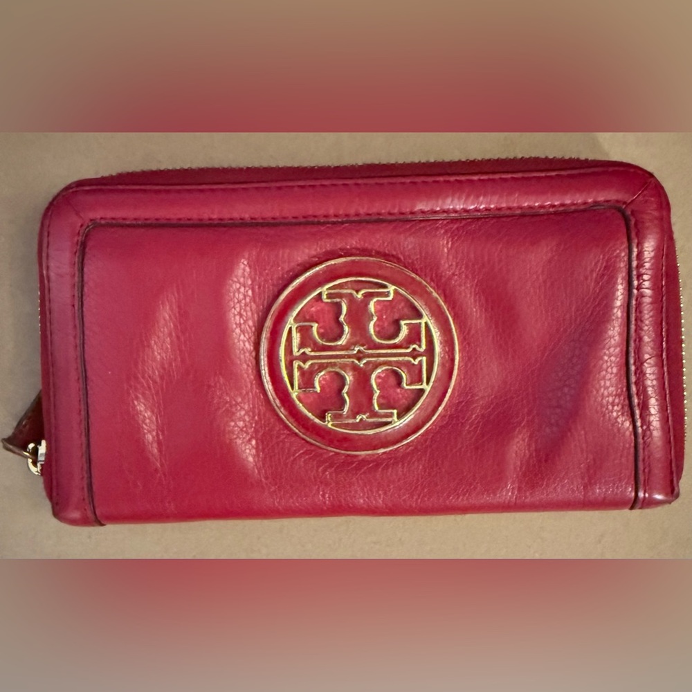 Authentic Tory Burch Red Leather Wallet.